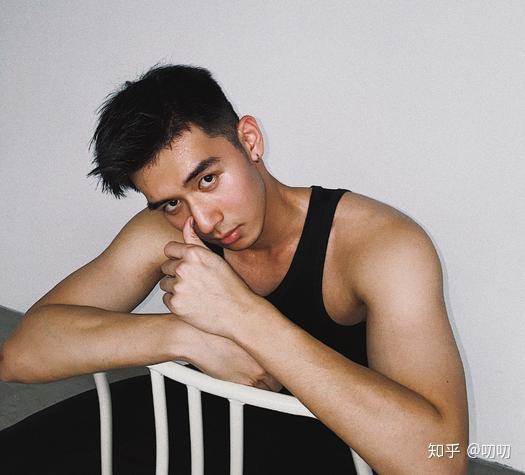 星海学院驼峰鼻校草走红这颜值不输明星鲜肉啊