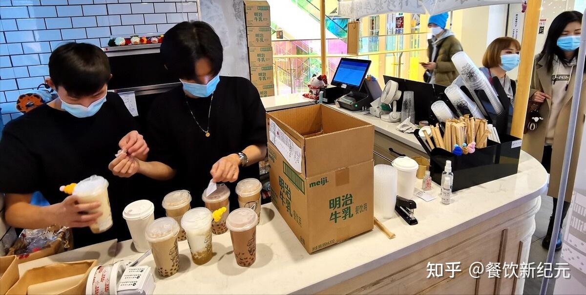 張鵬2021年6月在深圳龍崗區開了一家奶茶店,開店的原因很簡單,張鵬