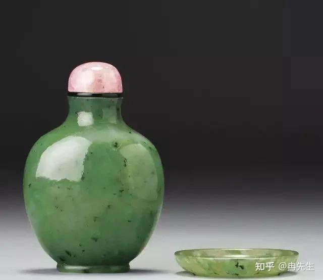 清代鼻烟壶值多少钱，铜胎画珐琅彩鼻烟壶，各个顶级拍卖行成交价格一览