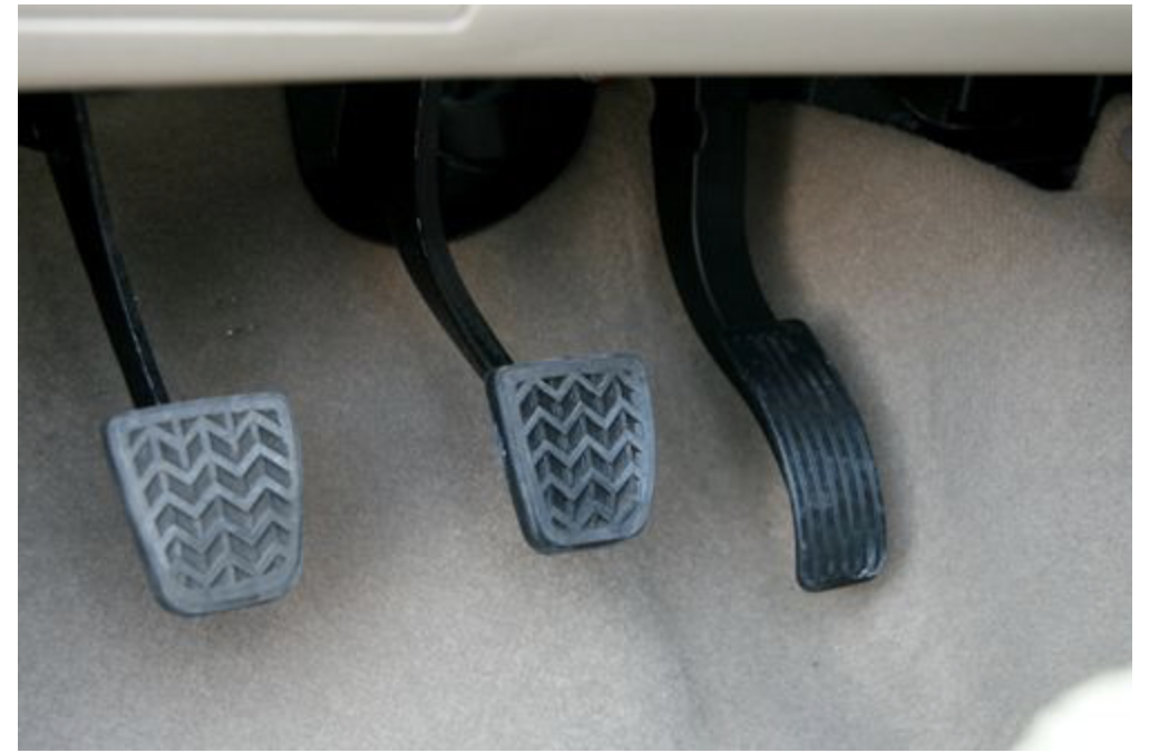 手动挡的汽车离合器调高好还是调低好,调高和调低各有什么优缺点