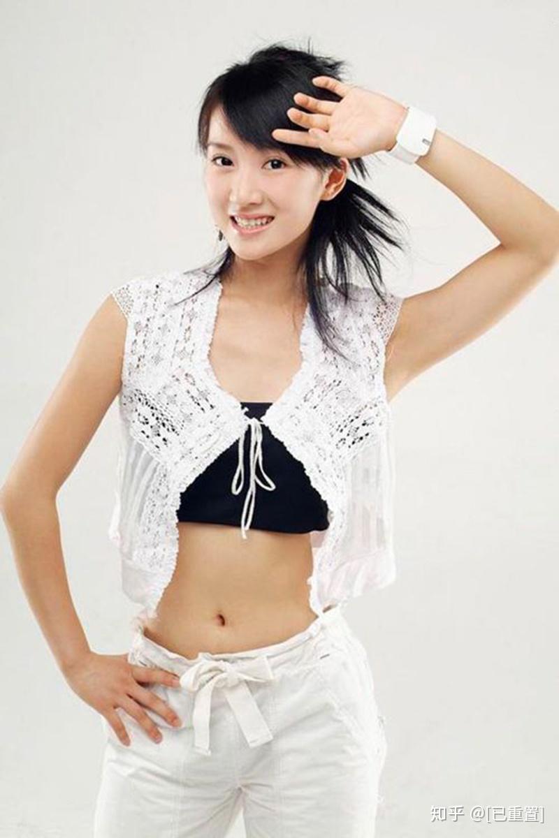 阔太李念晒照钻戒醒目吃饭不规律导致患上胃炎