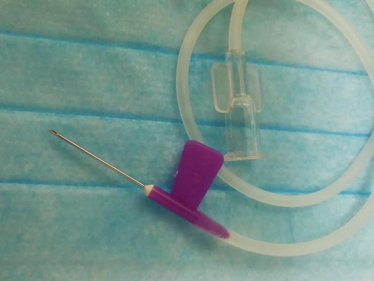 仁济医院儿科挂水只能用留置针属于强制消费吗