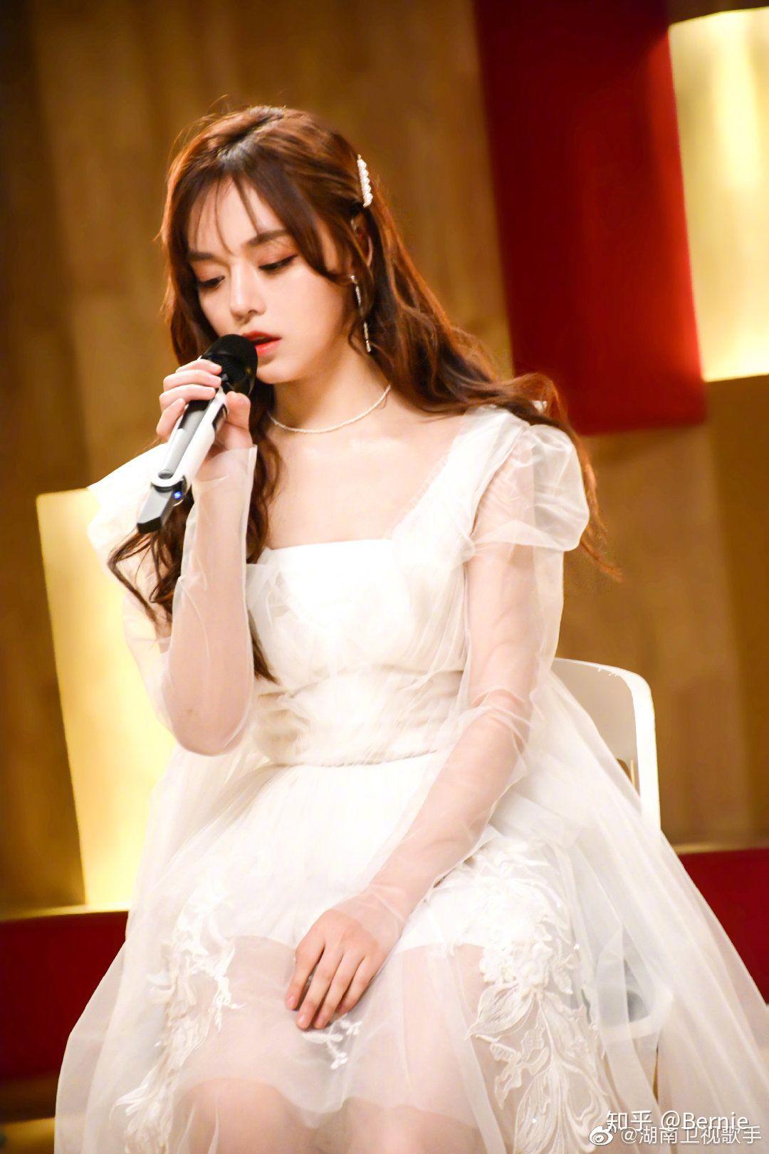 如何评价歌手当打之年第五期黄霄云演唱的连名带姓