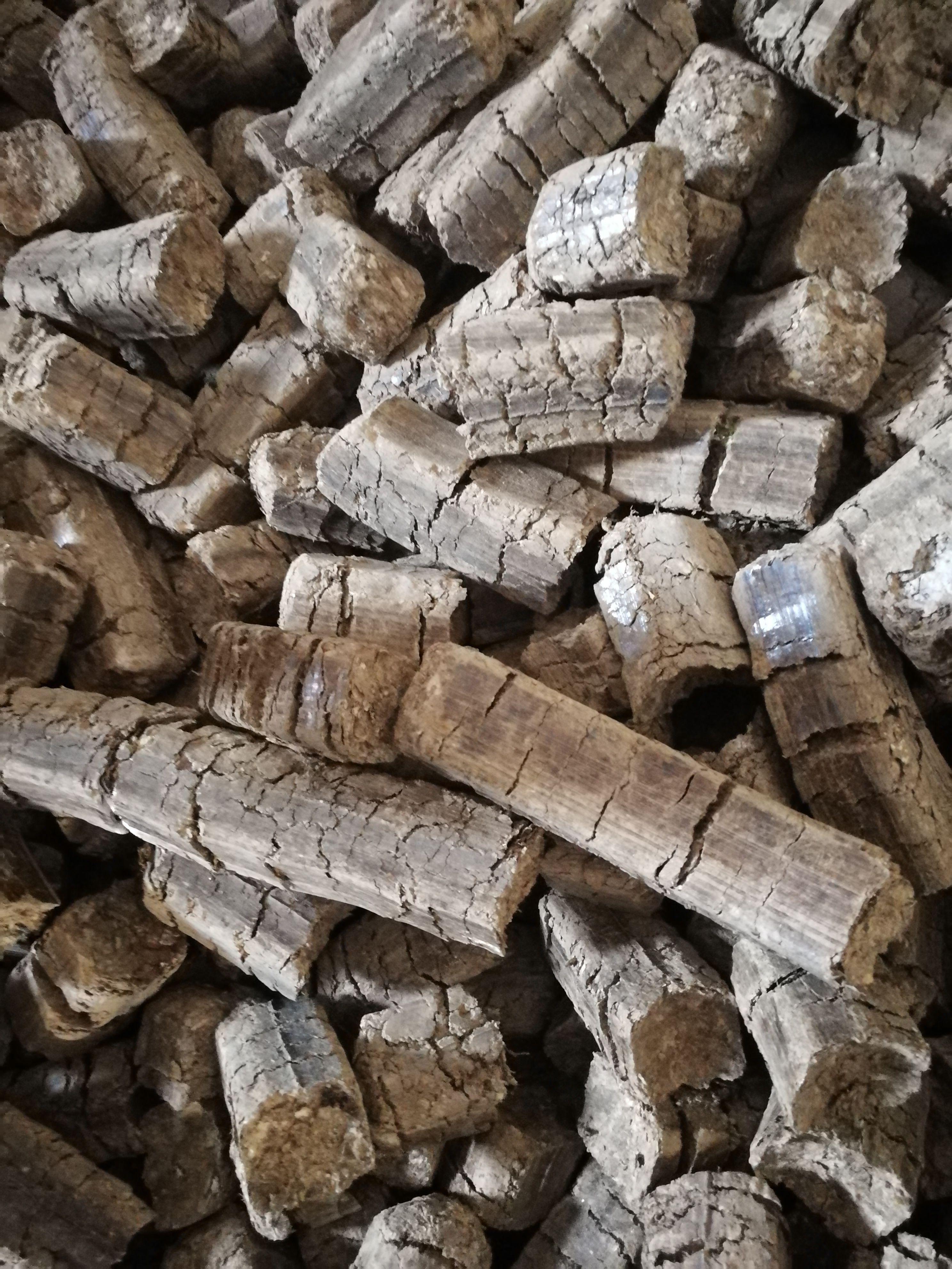 生物质花生壳压块和颗粒燃料符合减排固碳技术路线