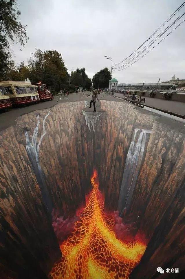 外国大街上吓人的三维图画