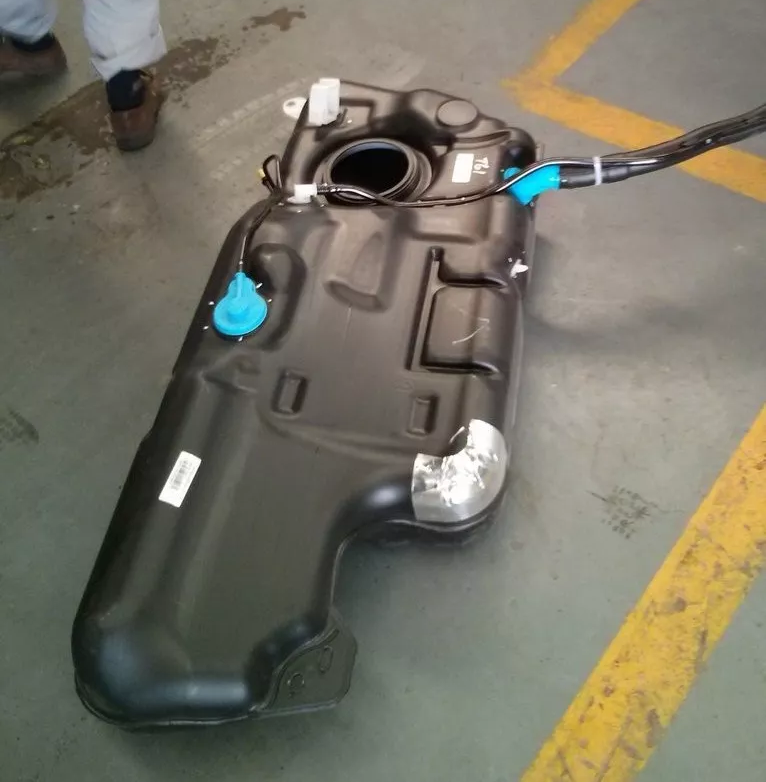 你的油箱是长这样很多车主以为自己汽车的油箱是像货车那种形状规则的