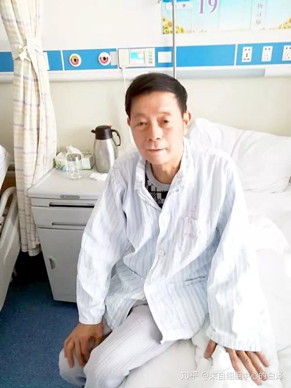 印象中的病人在病床上总是或倚或躺,但陆林生不一样.