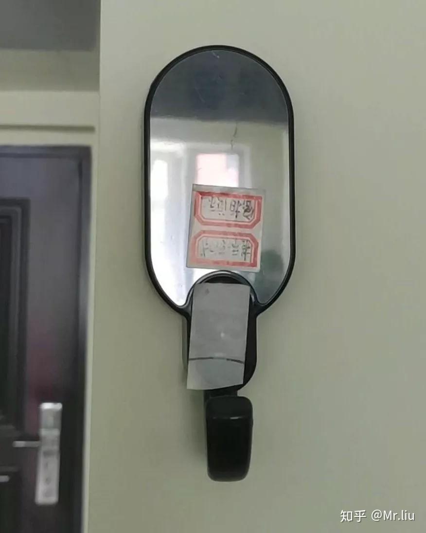 带有镜面的挂衣钩式针孔摄像头,肉眼看不到摄像头探测器观察孔里的