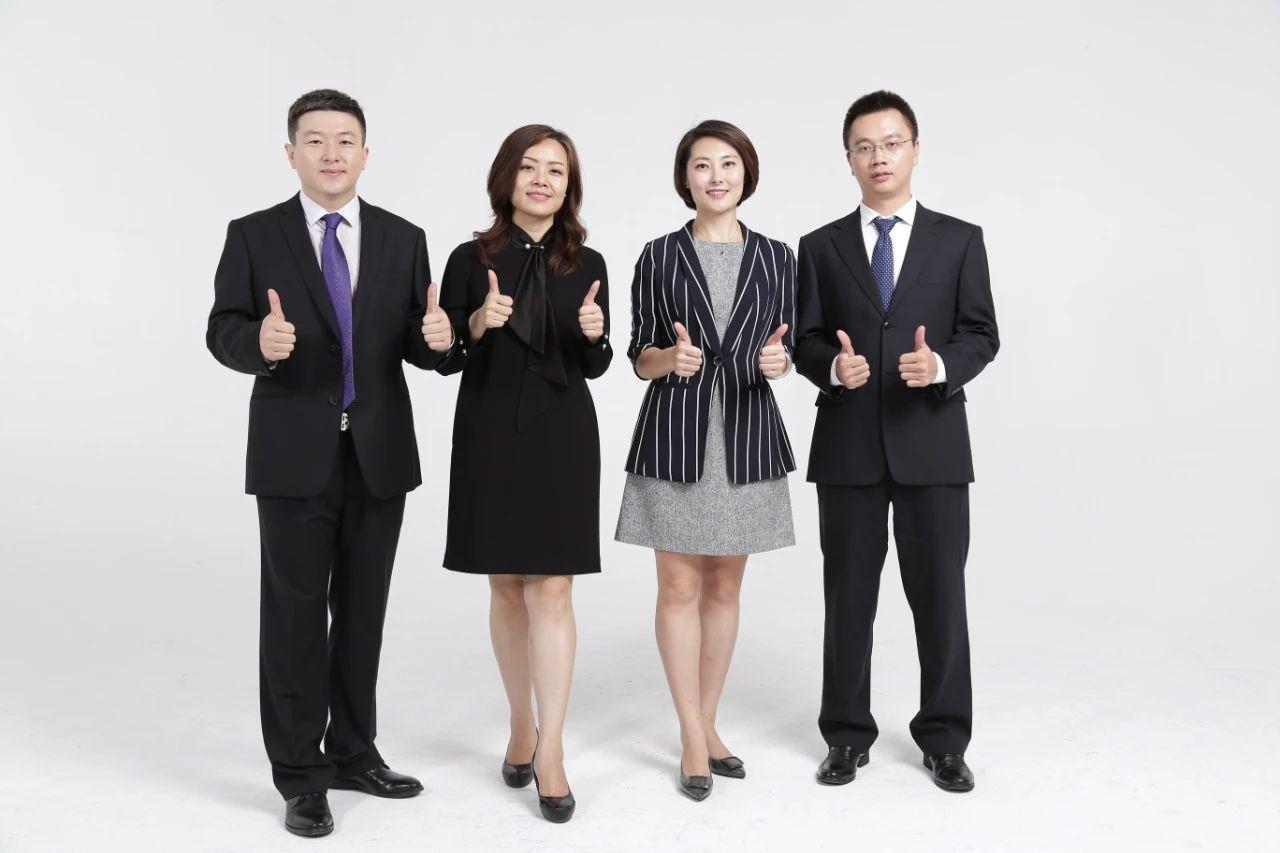 破圈者易轶聚光灯下的女律师跨界协作践行者