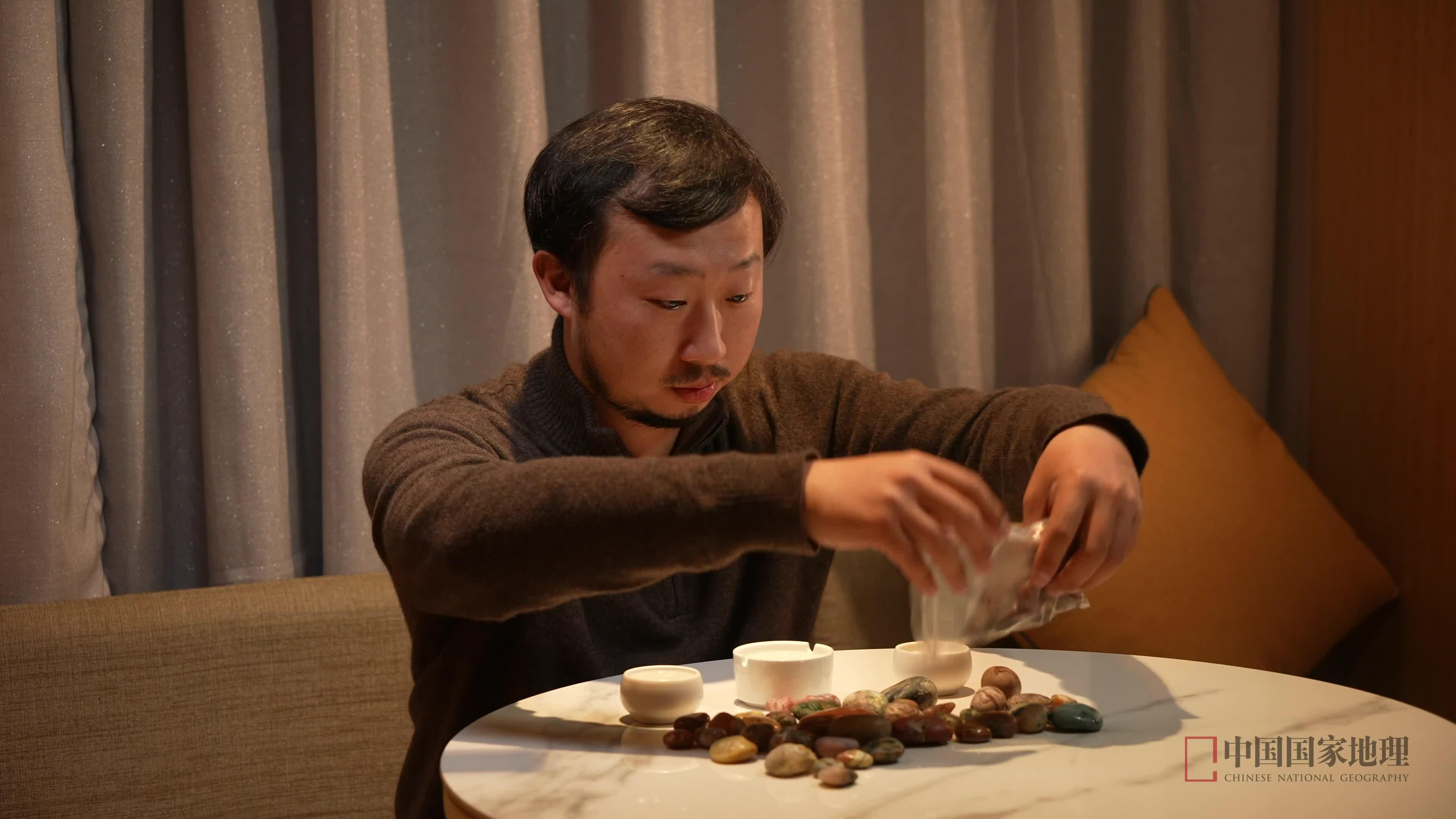 别再被景点雨花石骗了狐主任带你看真正的雨花石