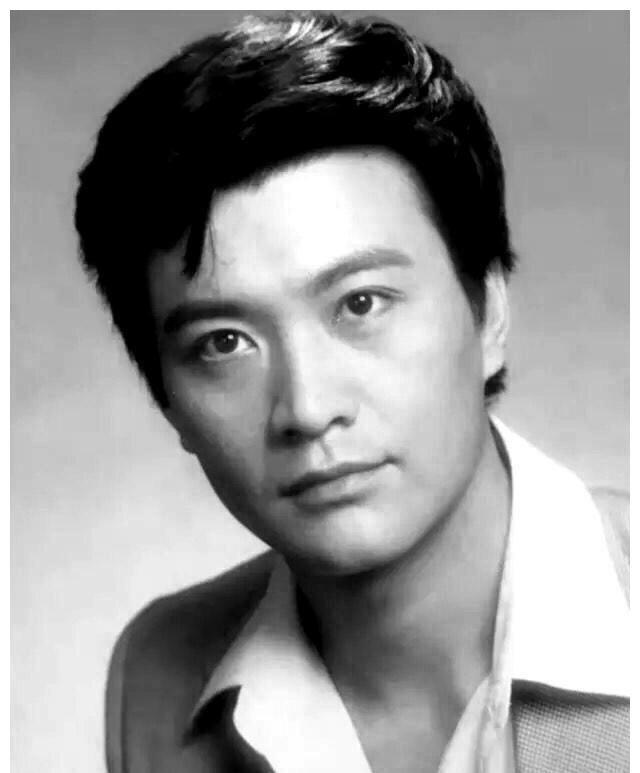 周里京和柳云龙,北电有史以来颜值满分男星,谁更胜一筹? - 知乎