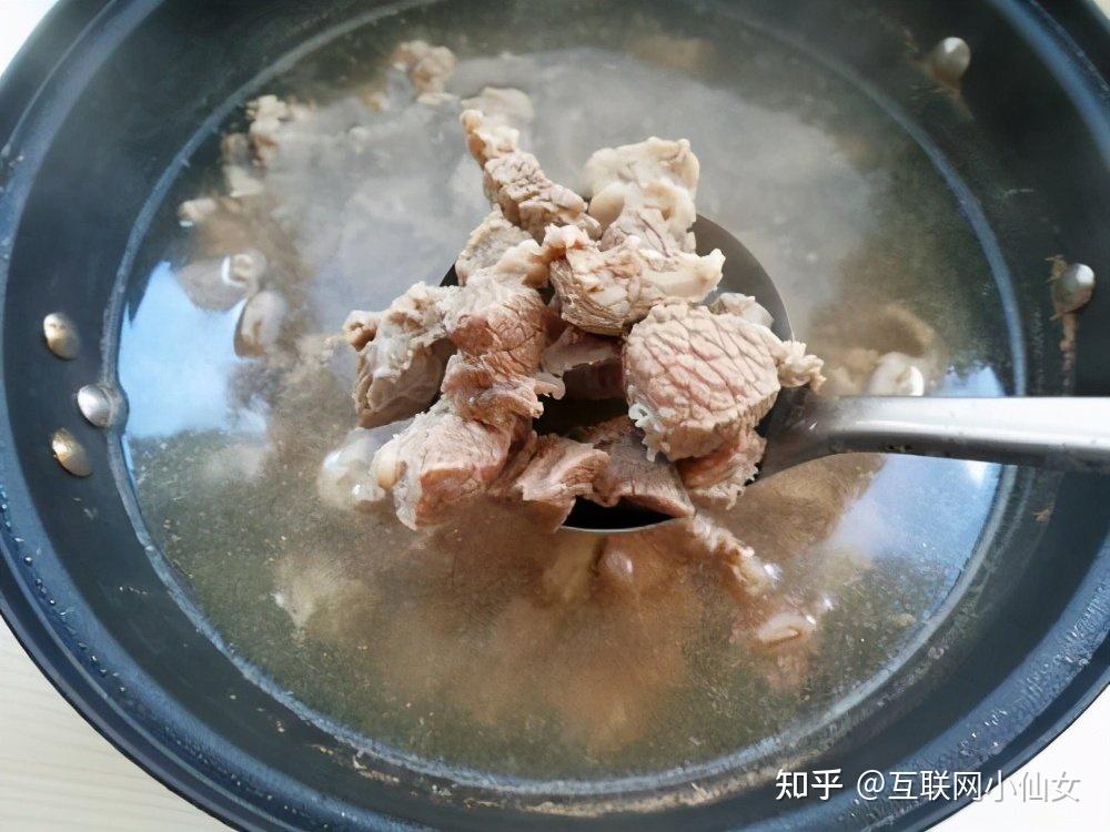 肉类焯水时水中的白沫是营养还是垃圾看完和你想的不一样