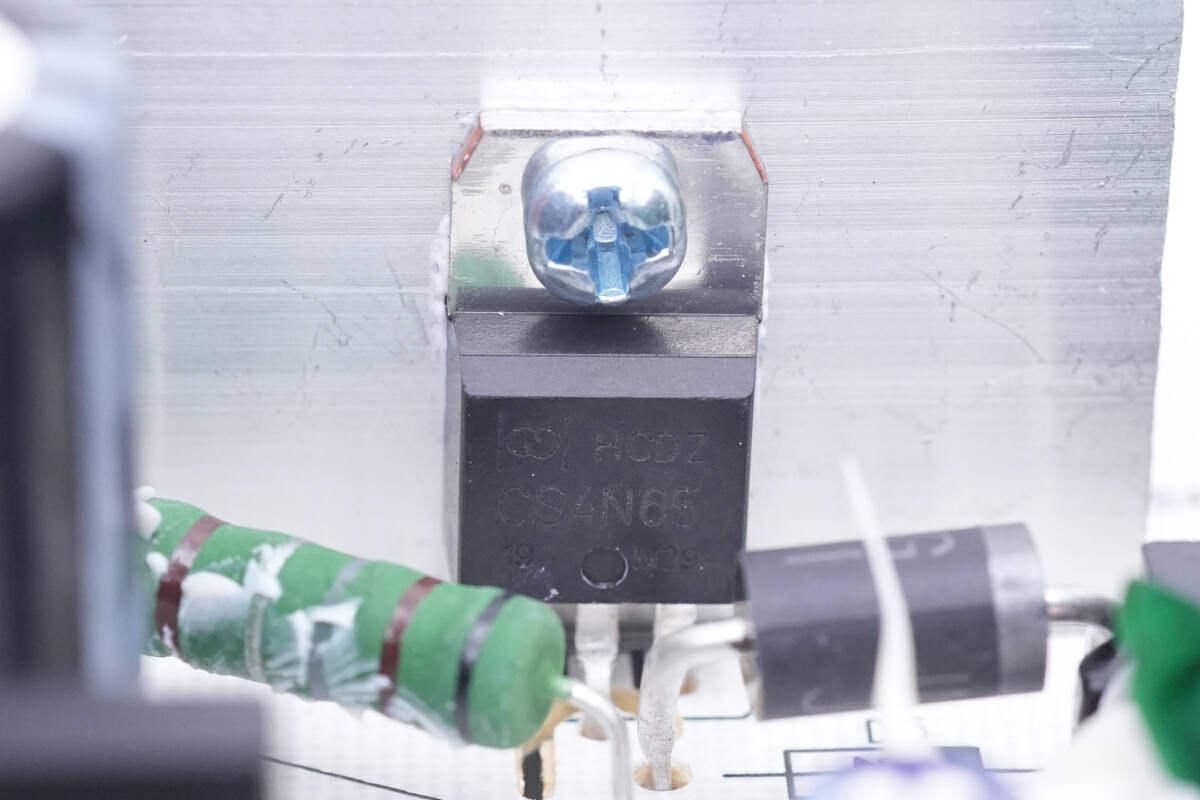 拆解报告：新日109W智能锂电专用充电器DZL481201 - 知乎