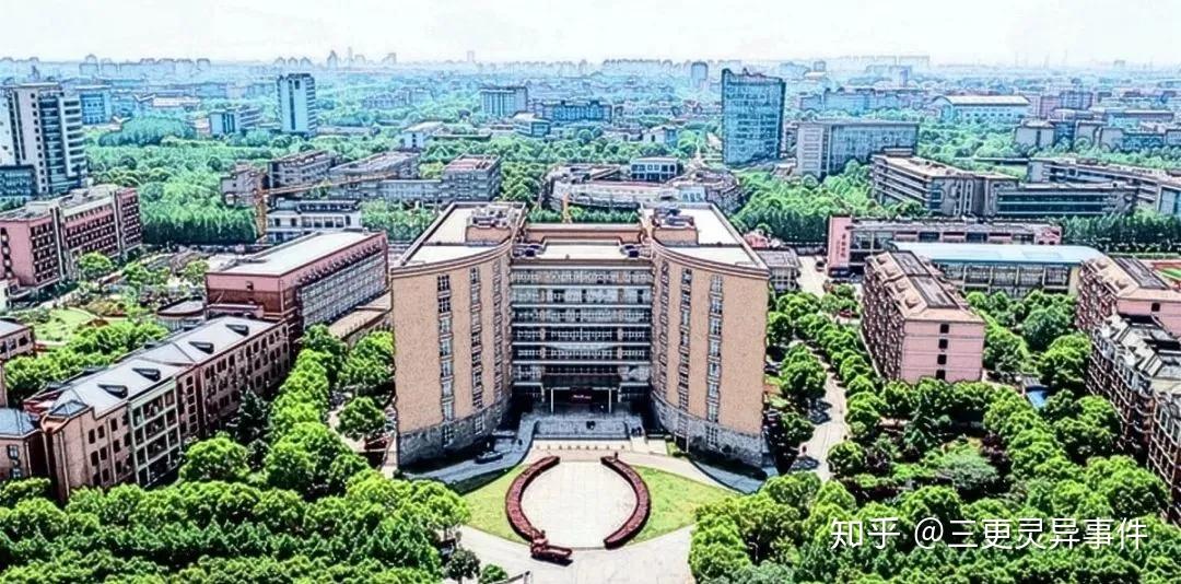 1993年,上海东海职业技术学院在繁华一时的闵行区,打下了结实地基