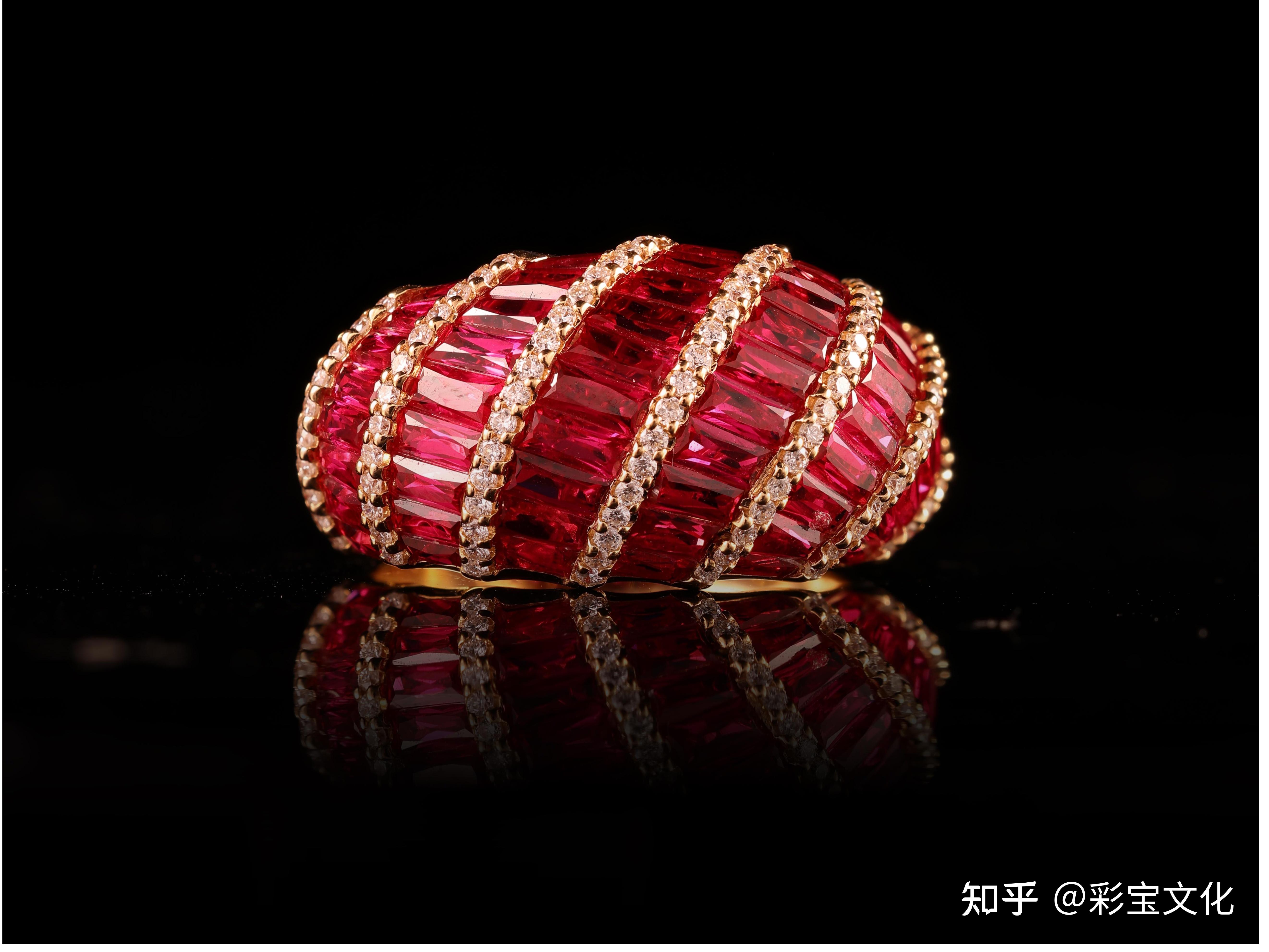 中;产于含钙长石,蛭石和奥长伟晶岩中;主要产于深变质岩系的大理岩中