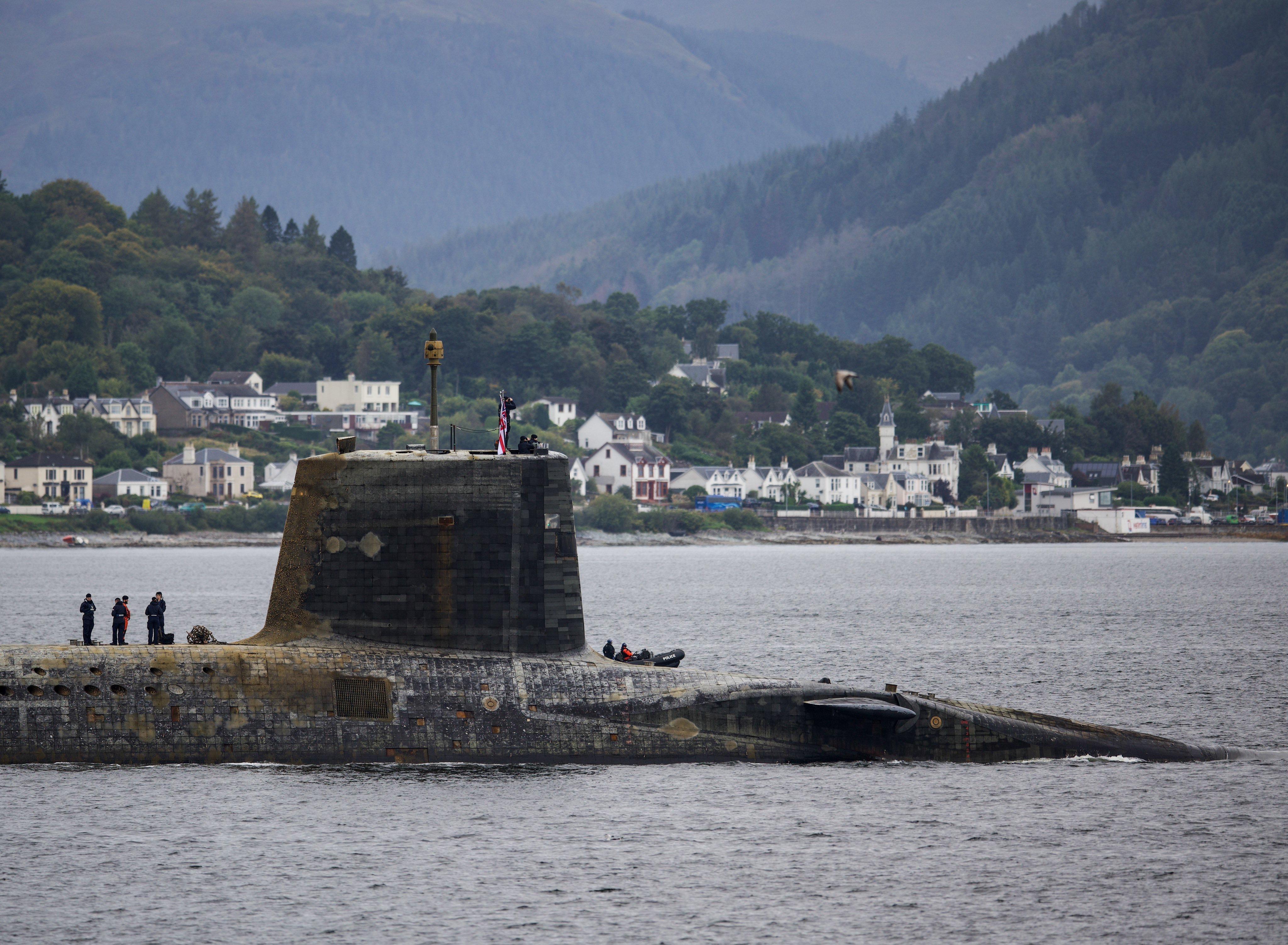 英国一艘载有140人核潜艇故障监测下潜深度的主要仪器失灵险些舰毁人