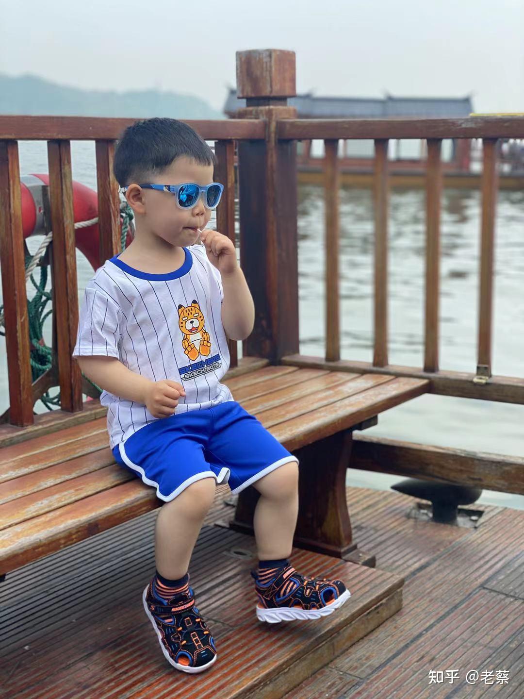 有没有好的儿童墨镜品牌推荐准备送弟弟11岁一副墨镜