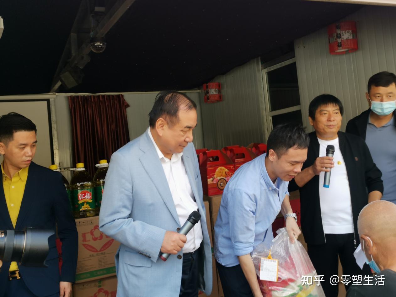 亿万富翁慈善家李晓华携手零塑生活ceo唐熙龙中秋慰问孤寡老人