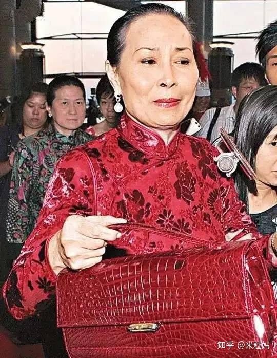 她是赌王最温柔的三太夜夜哭湿枕头扮猪吃老虎争取利益绝不手软