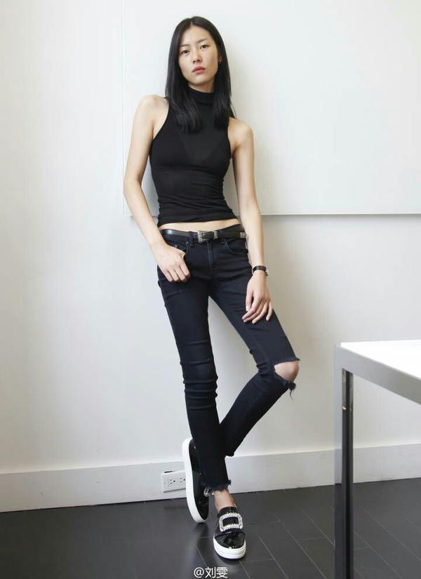 作为一个平胸a的妹子,怎样才能变得性感?还是说这辈子都跟性感无缘了?