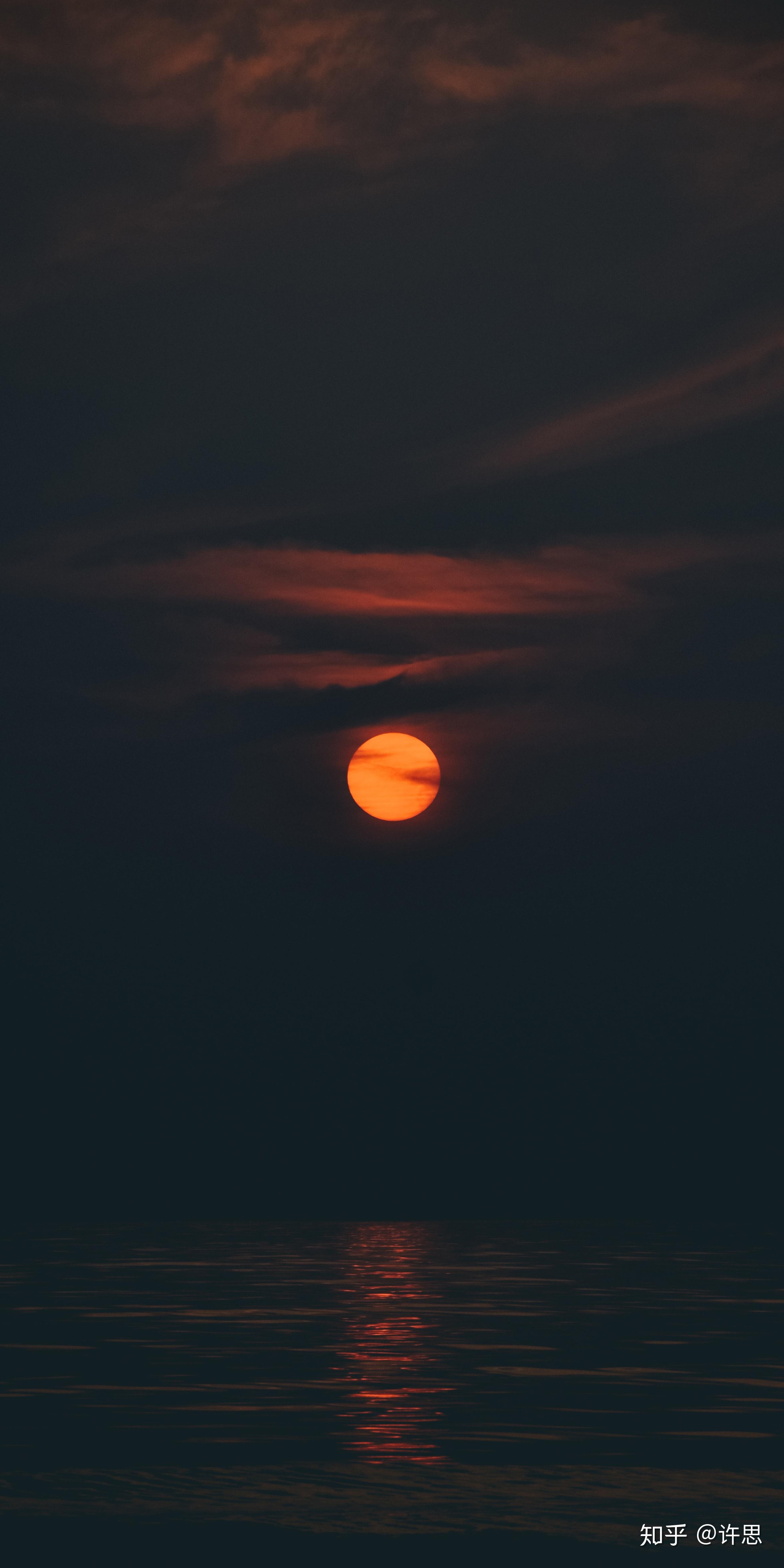 有哪些惊艳的黑色系壁纸