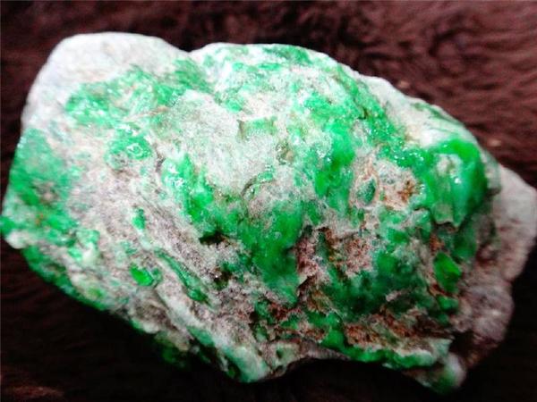 龙肯白底青是不是新场料