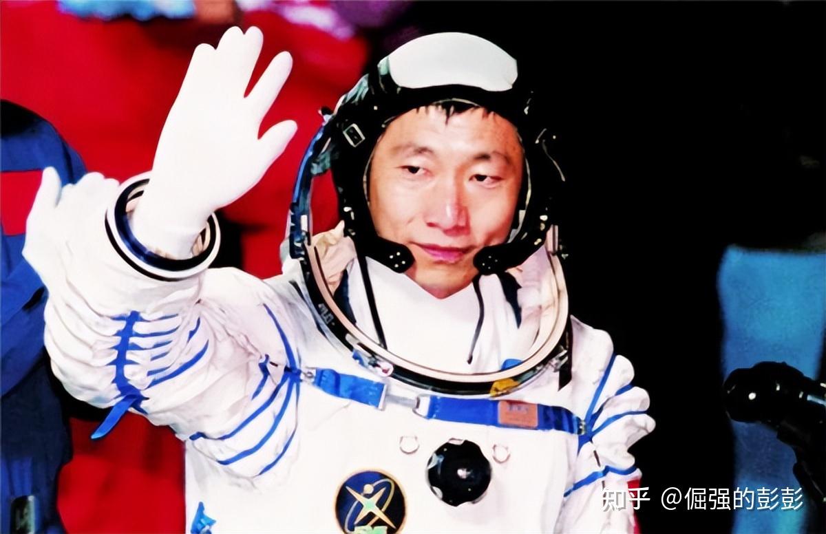 故事:航天英雄杨利伟:背后是女儿的夭折和妻子的离职的苦楚 - 知乎