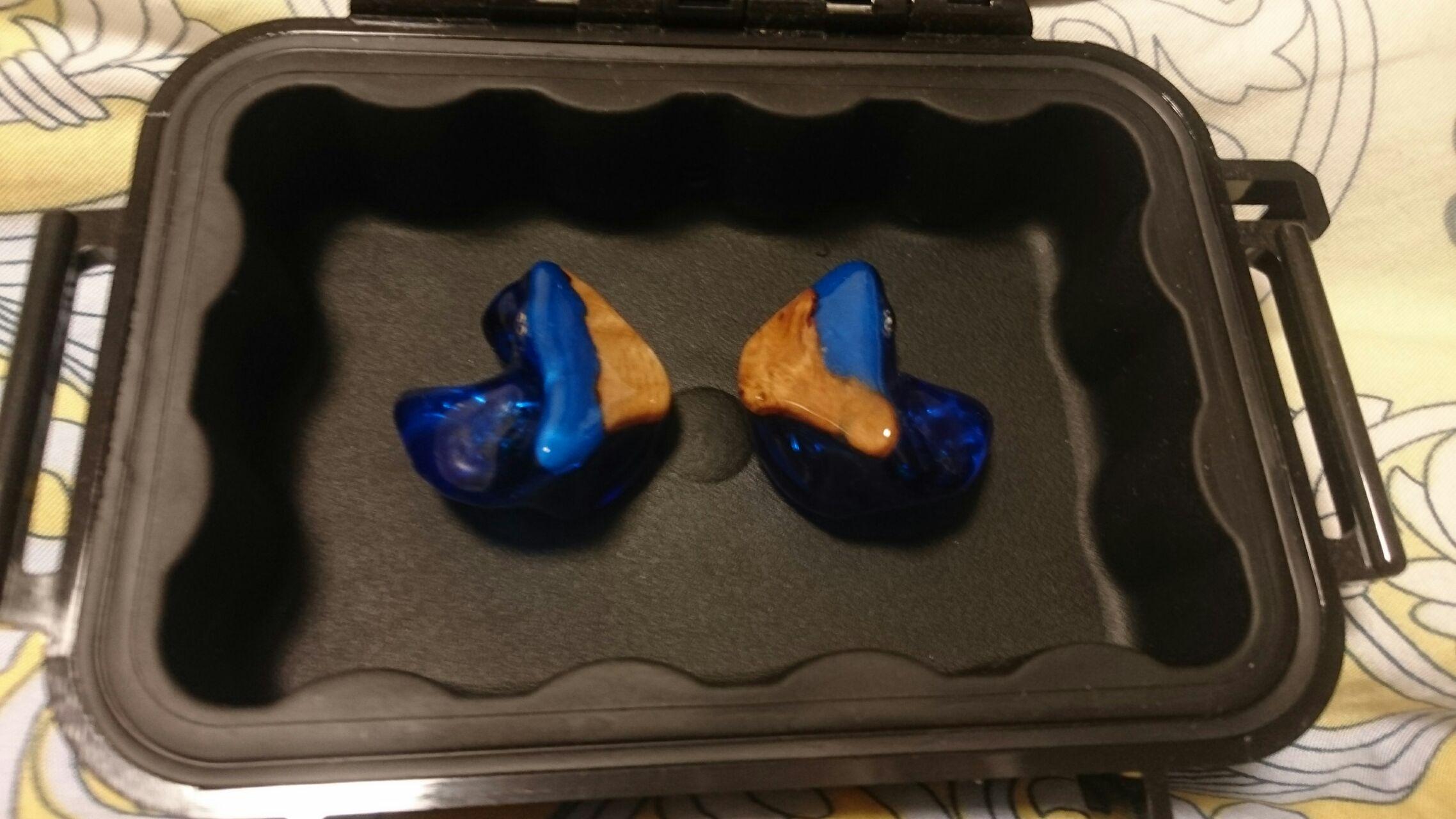 两千左右的入耳式耳机和三千左右的前端?