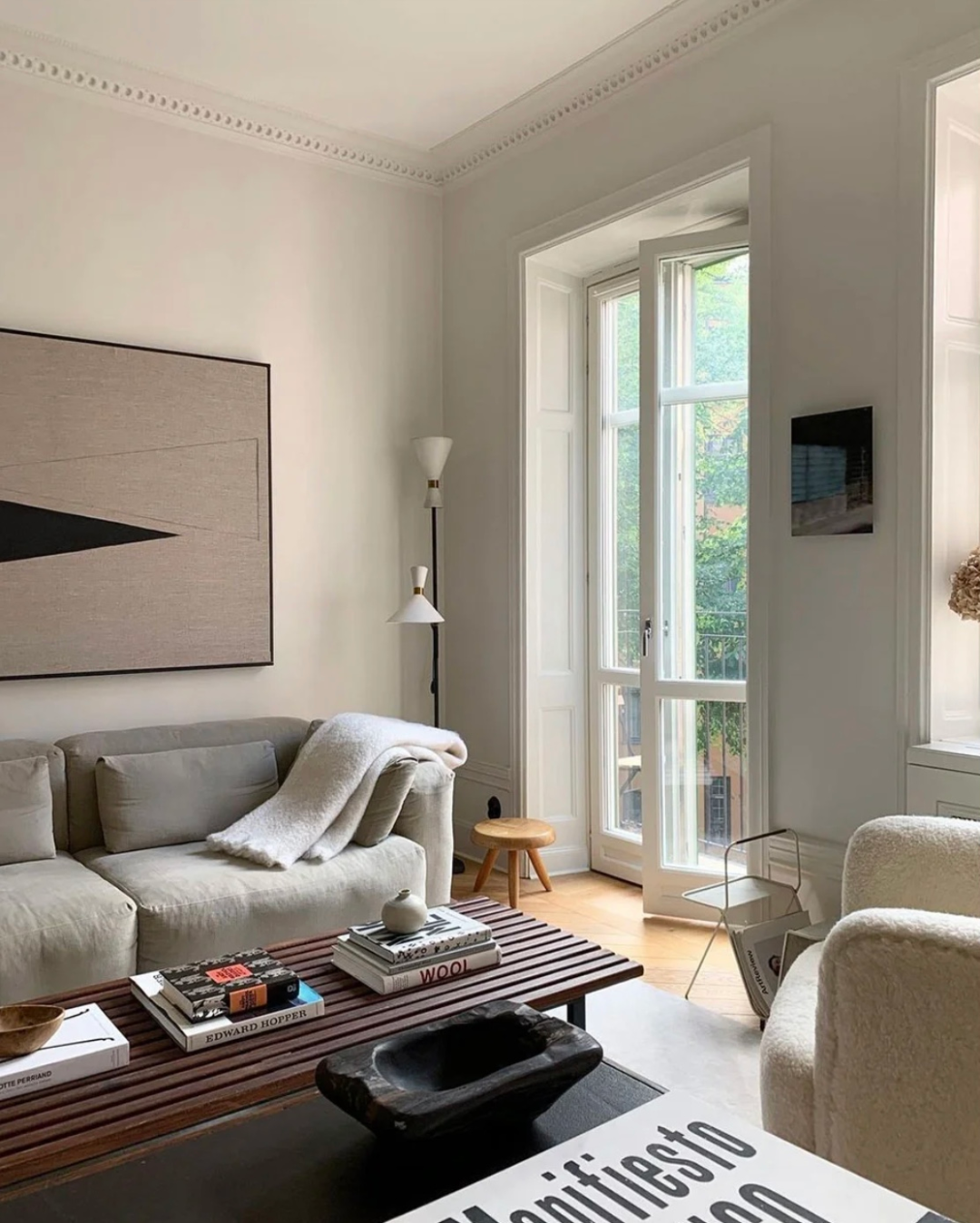 杏子灰墙面 珍珠白吊顶,喜欢法式风墙面就用这套配色!