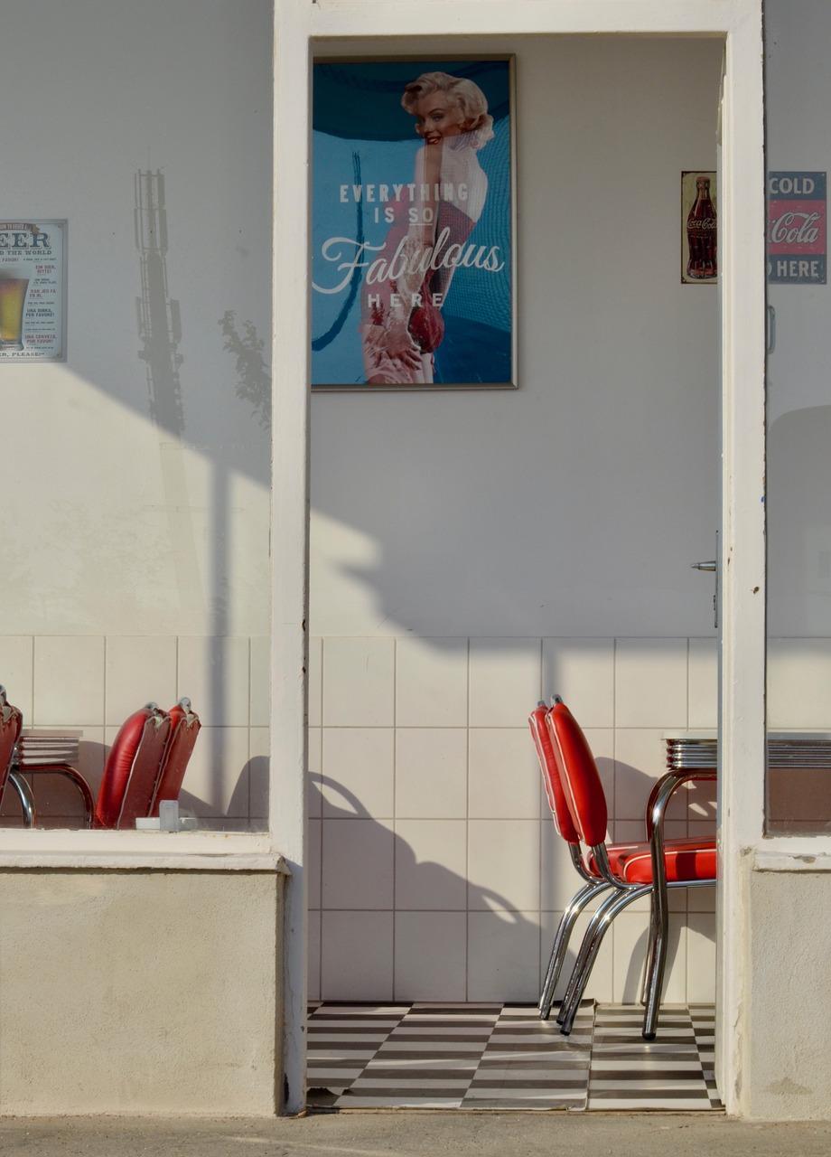 2. 主题氛围营造