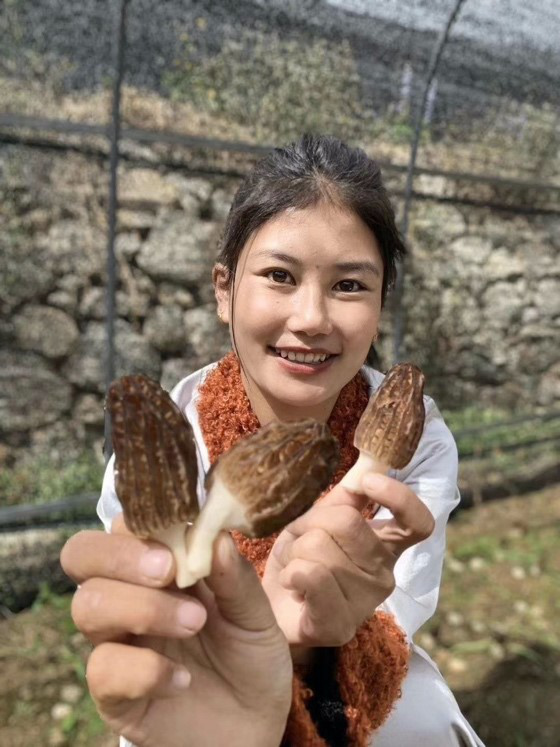 快手上市敲锣的四川姑娘格绒卓姆快手像我的老师希望更多人了解我的