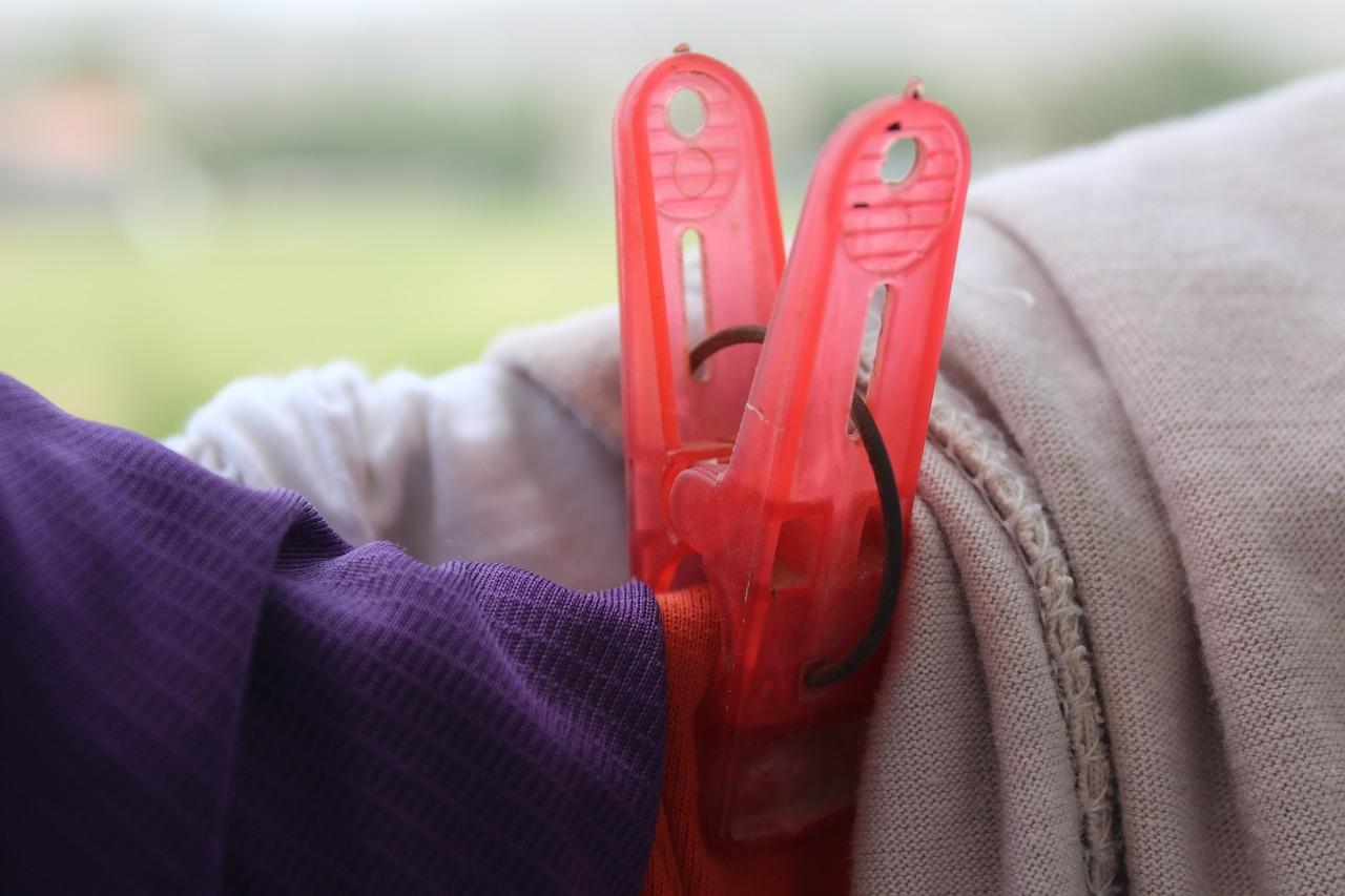 2. 透光材质选择