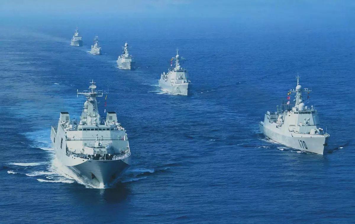 中国海军舰艇编队从上文可见,卡尔文森号航母战斗群的装备与战术是
