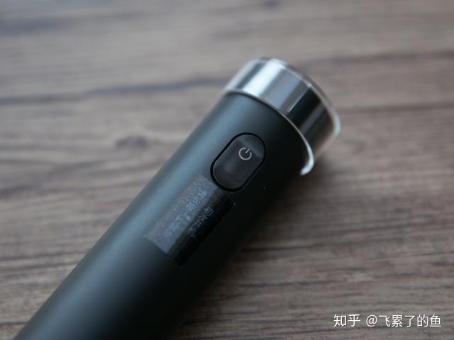 电动剃须刀怎么用不疼 v2-8208f01cc69b9aaec7527421c31a0e80_r.jpg