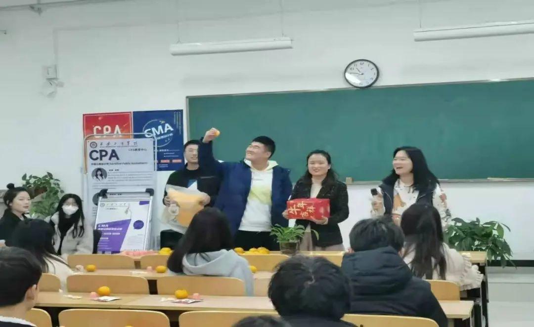 岳瑶同学作为cma,cpa2021届新生代表进行了发言,她表示,作为一名新生