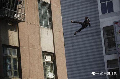海南26岁女子当众坠楼,距气垫只有两米远 - 知乎