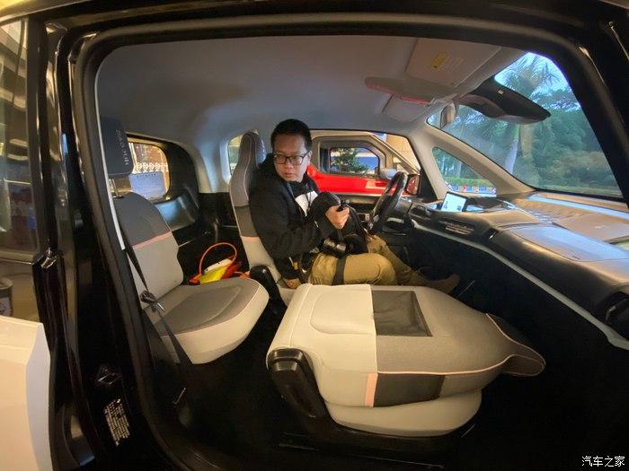 聊聊新宝骏e300魔幻三座车三口之家出行必备