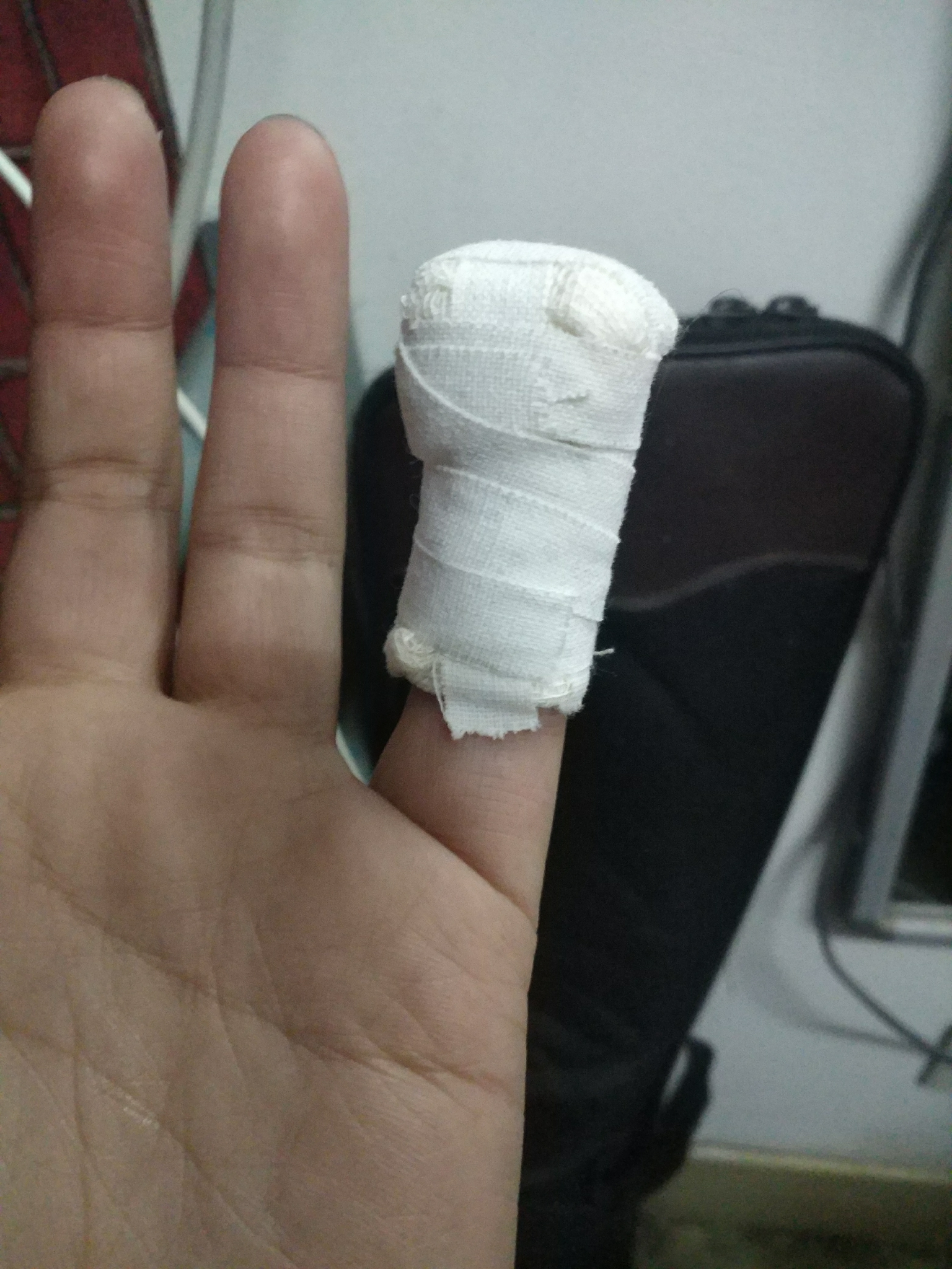 修眉刀割到手出血后要怎么处理啊?急求! - 知乎