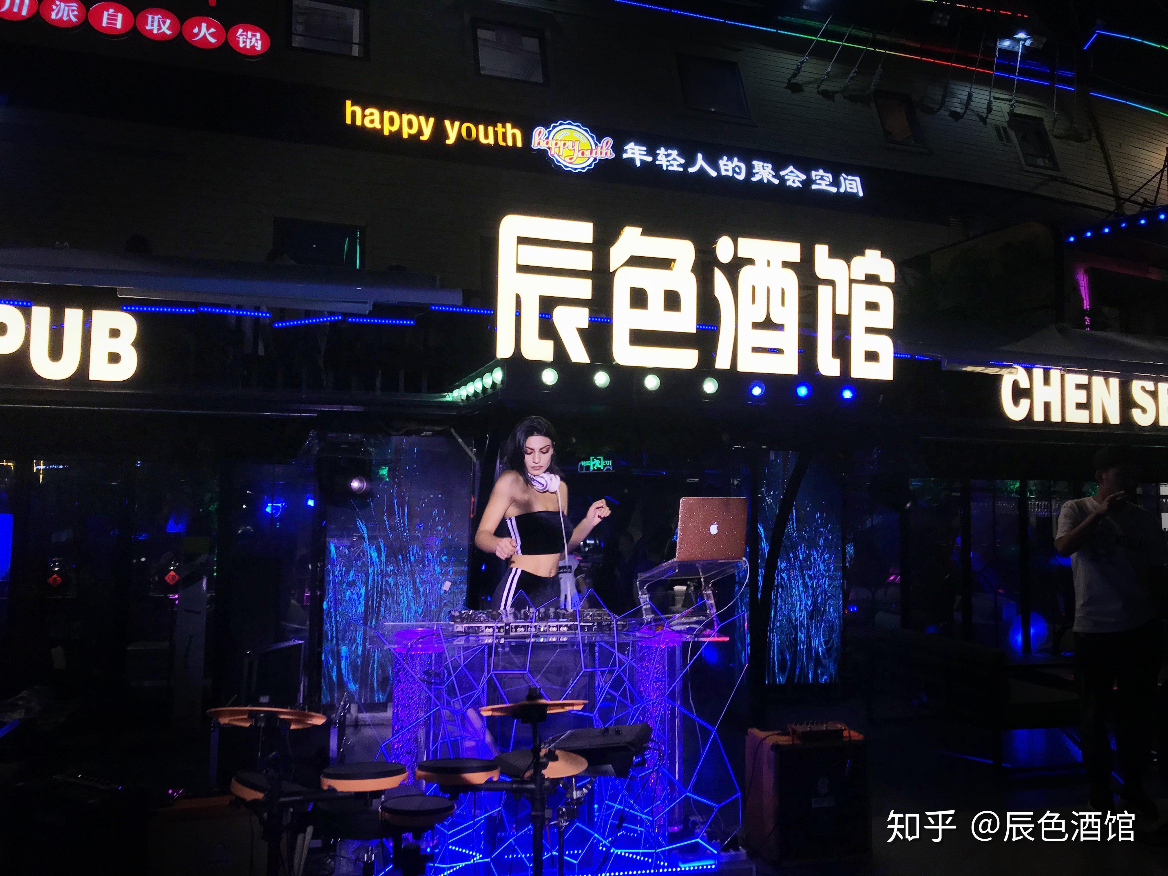 爱上厦门的原因可能是因为辰色酒馆