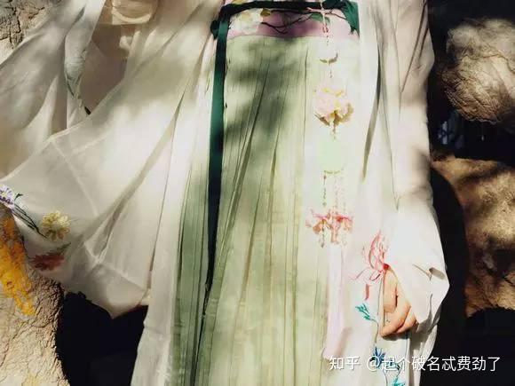 饰物丨禁步之美——古代女子配于腰间之物 - 知乎
