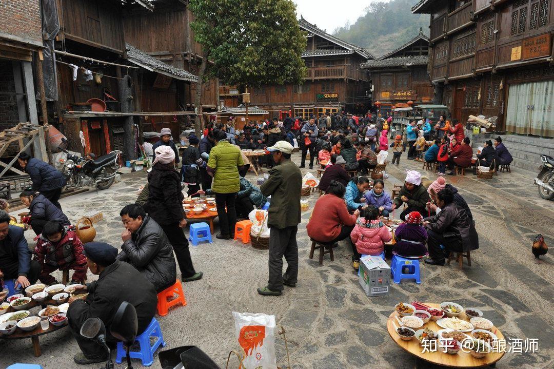 酒桌上请客贵州人都不用茅台那他们都用什么酒呢