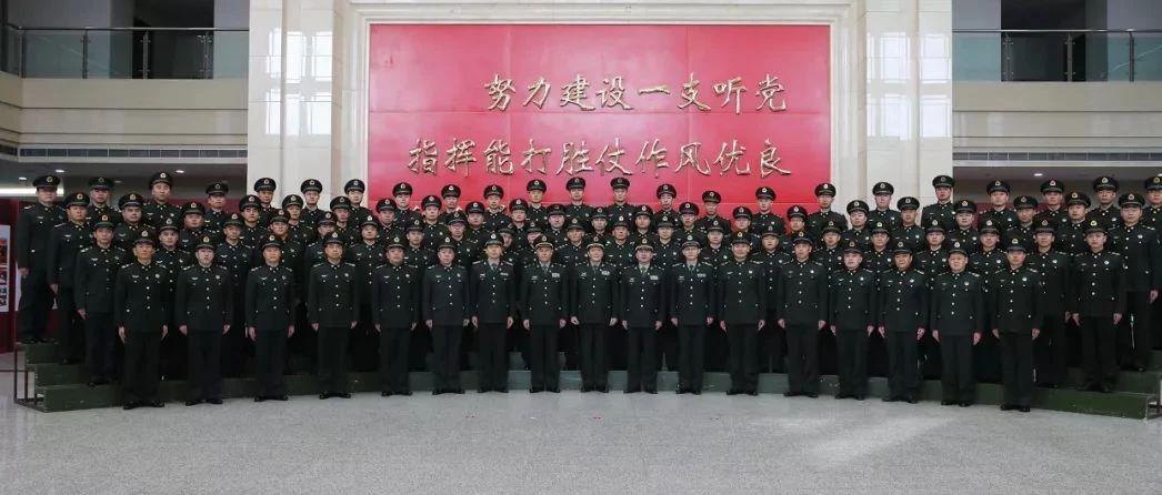 妻儿见证 81名高级士官晋升 知乎