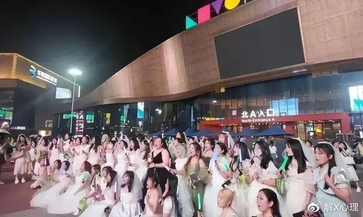 王源演唱会女生们穿“婚纱”奔赴!你怎么看? - 知乎