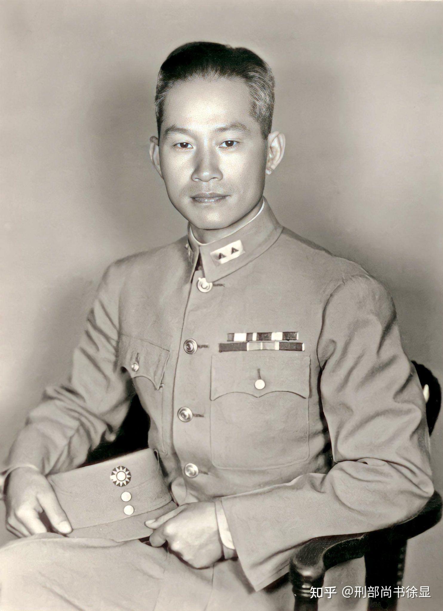 留學美國孫立人將軍的畢業照孫立人(1900年12月8日-1990年11月19日)