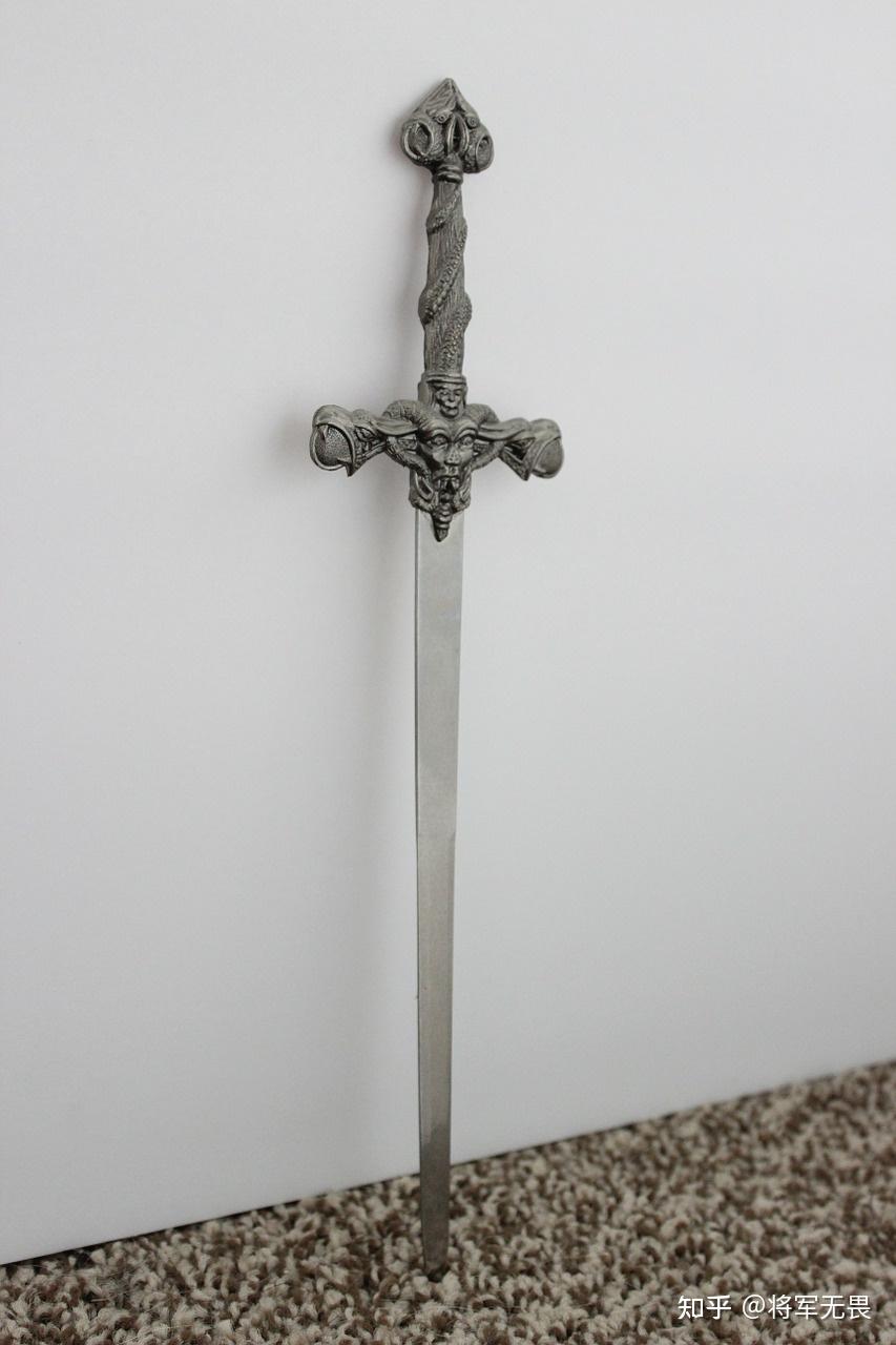 双刃剑武器本身并不会容易伤到使用者为什么要用双刃剑来说事物的两面