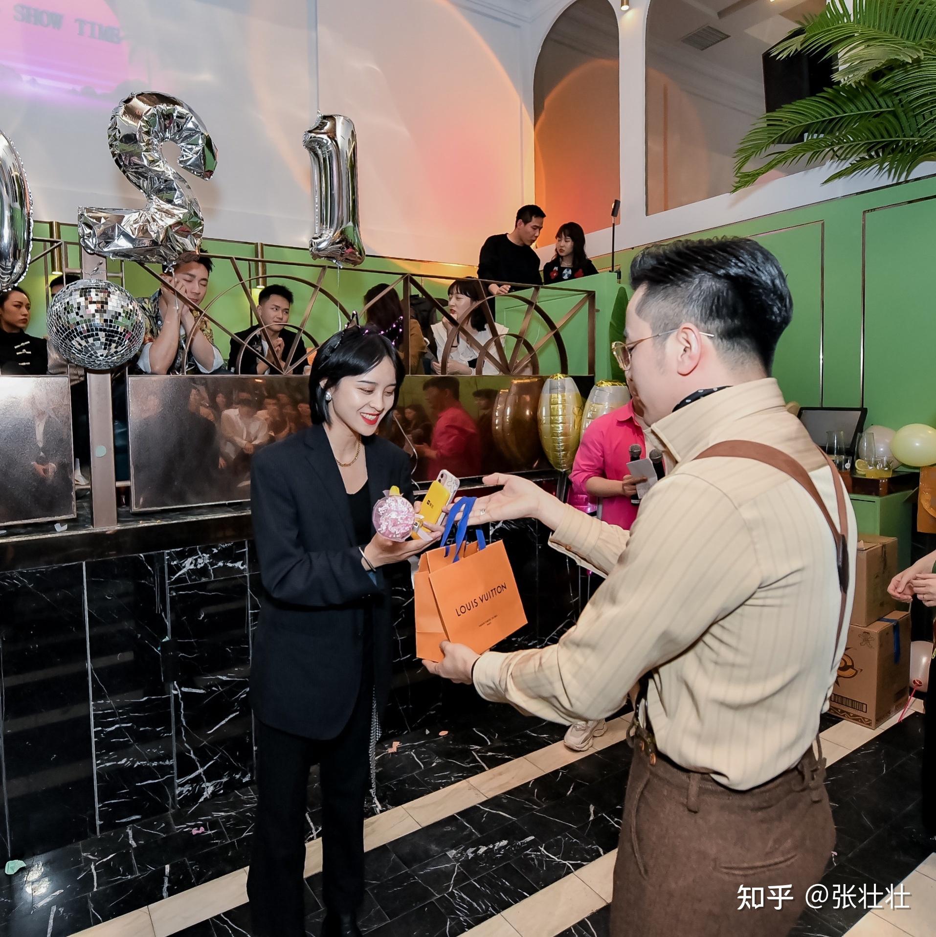 《我的第一份工作——奢侈品柜姐》