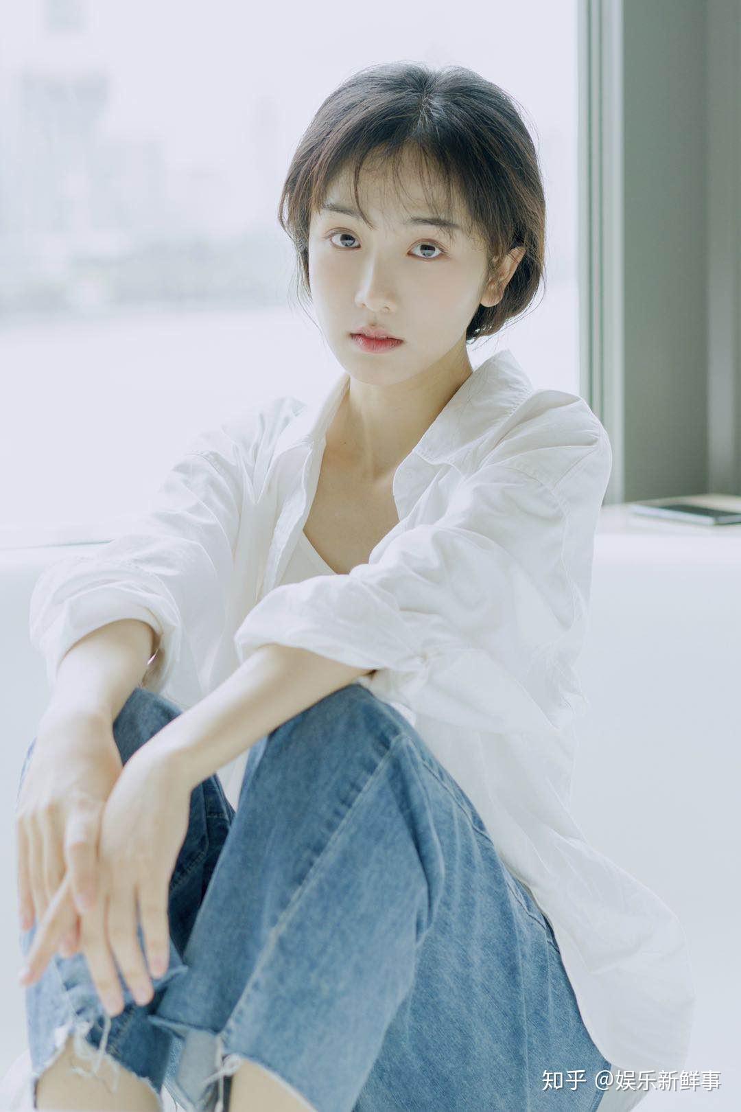 军训女神蔡卓音首演《沉默不语的顾小姐