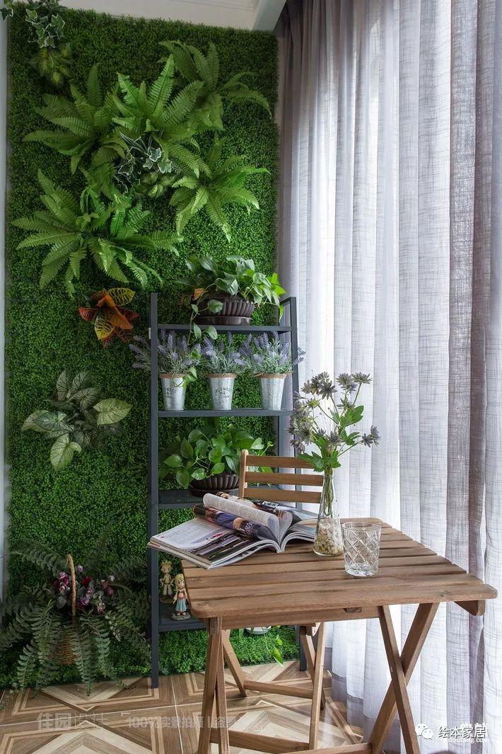 阳台墙上做些花盆,还不占位置,邻居都说阳台布置得美!