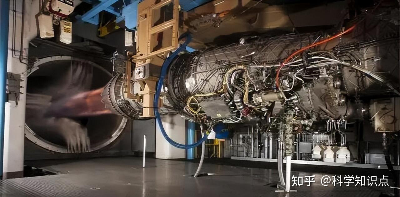 依然是装载弹药数量庞大的战机,同时装配4台nk-321型涡扇发动机,帮助