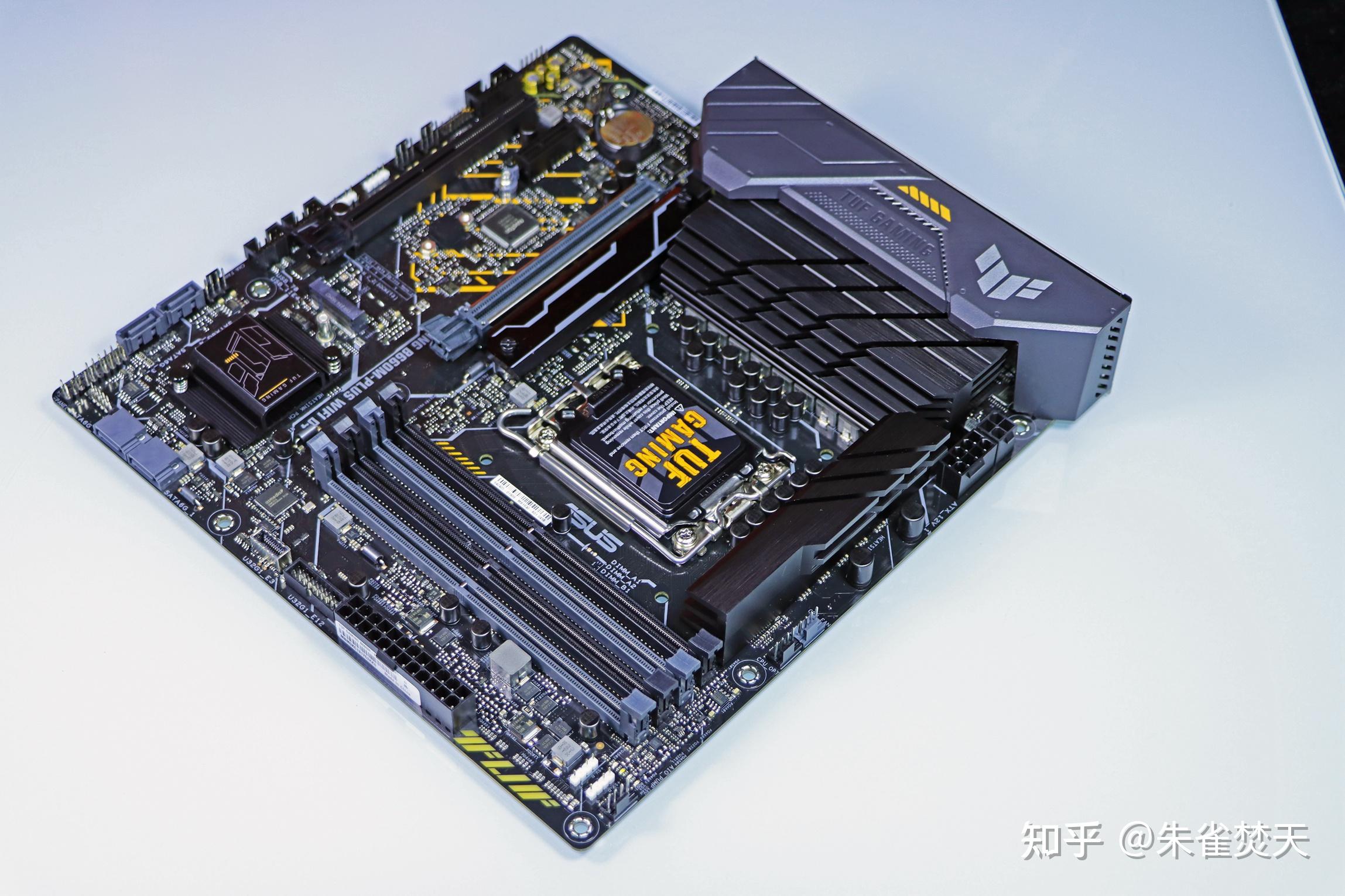 华硕 b660 重炮手 wifi d4 外包装延续着重炮手系列的风格,主板的